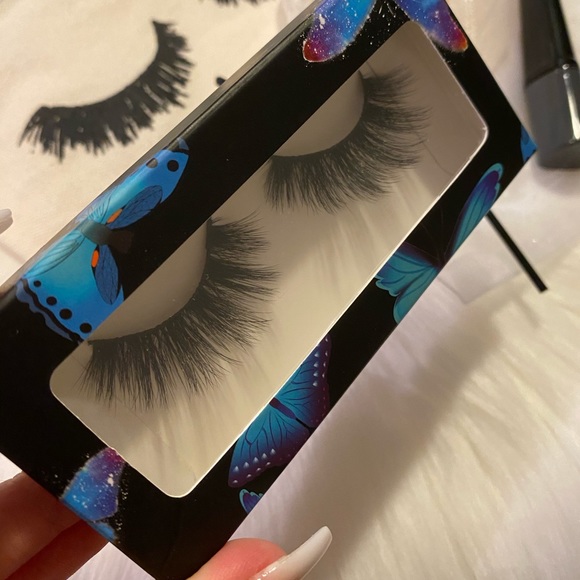 Lashes 🦋 - Picture 5 of 8